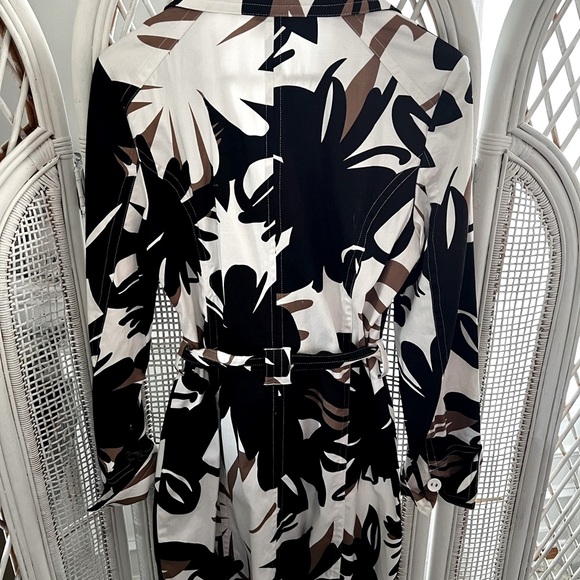 Women’s floral black, white and beige belted raincoat Size 8 - Picture 4 of 4